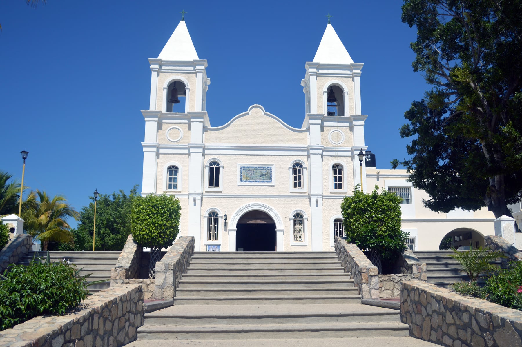 Mission church and historic architecture in central San José del Cabo.